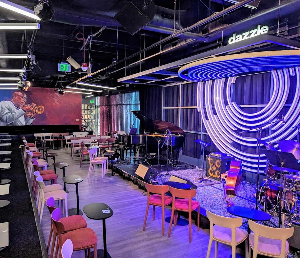 Dazzle Brunch with Halle Tomlinson 1